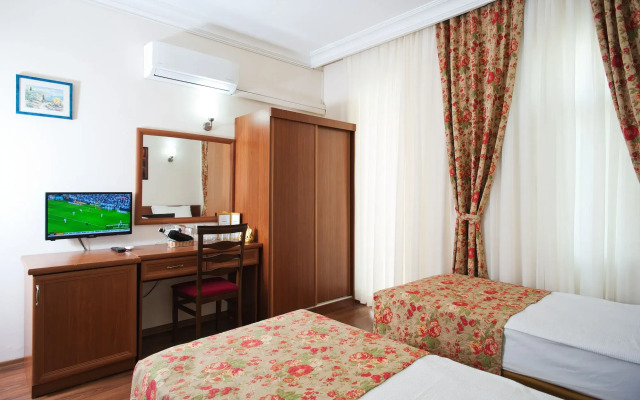 Triana Hotel