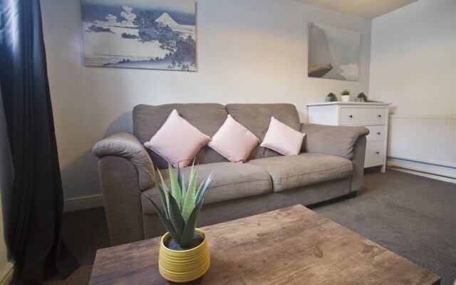 Short Stay Bristol - Freelands Front Apartment