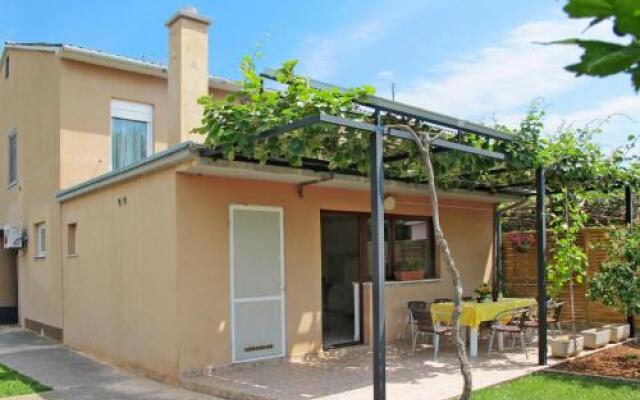 Holiday Home Ana (MDN148)