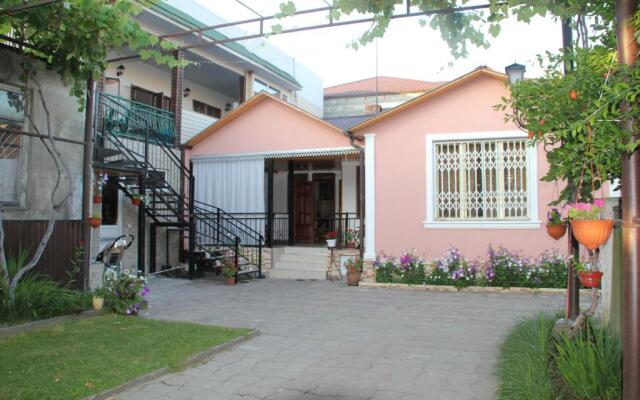 Guest House on Dzhonua 96