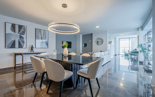 w Majestic 2BR w Perfect Balcony in YOO