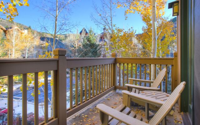 Cozy & Central Arrowhead Ge Townhome, 3br, Sleeps 6 3 Bedroom Townhouse by RedAwning