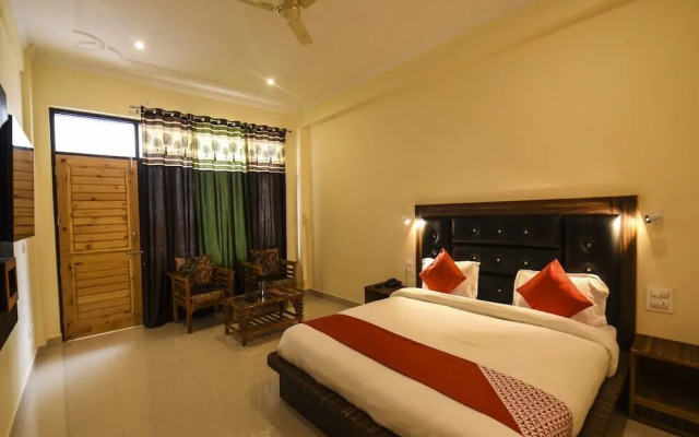 Raku's Place by OYO Rooms