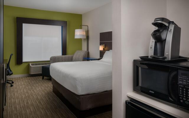 Holiday Inn Express & Suites Lawrence, an IHG Hotel