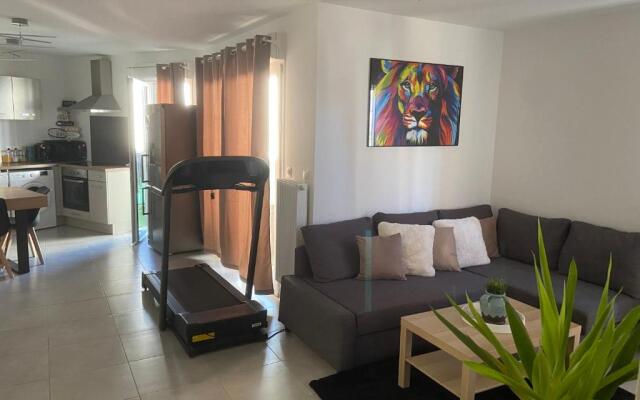 Appartement T2, résidence au calme. Parking privé