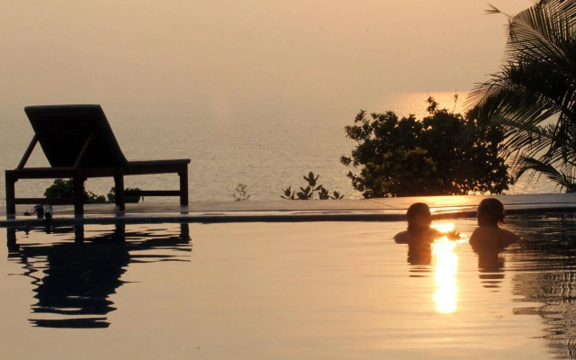 The Eco, The Poolside Beach Retreat
