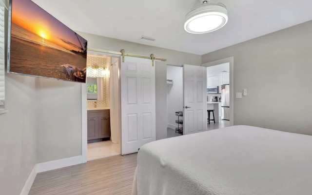 Sunshine Villa w/ Private Pool