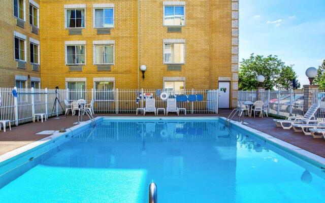 Quality Inn & Suites CVG Airport