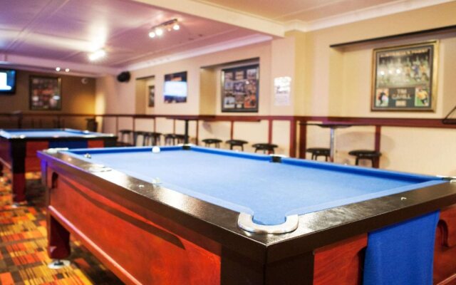 Nightcap at Balaclava Hotel