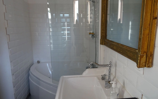 Comfortable Holiday Home 50 m From the sea