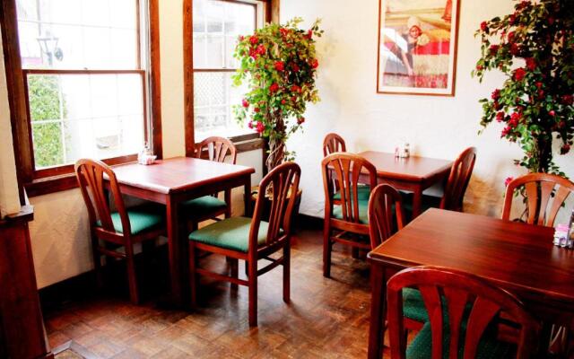 Auld Holland Inn