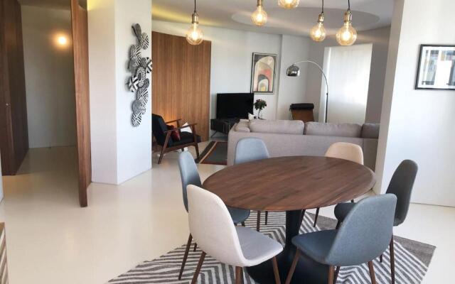 Architectural poetry in an unique 3bdrs view flat