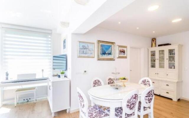 Magellan Deluxe Four