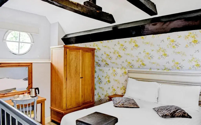 OYO Dovecote Hotel