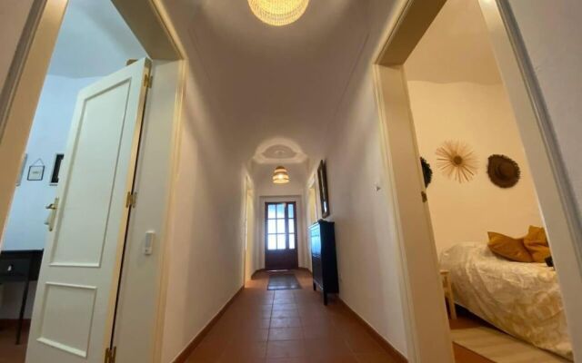 Charming 5-bed House in Granja
