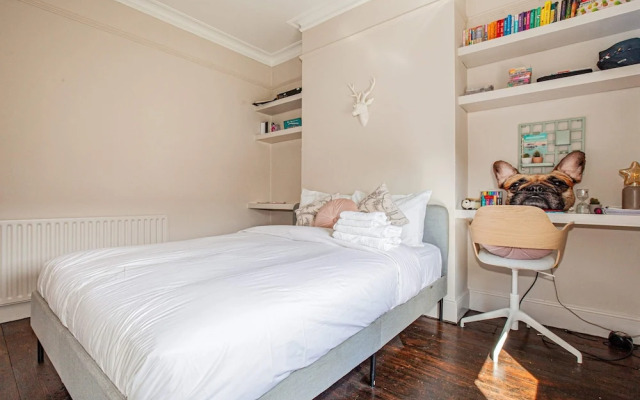 Charming 3BD Oasis 3 Min Walk From Beach Front!