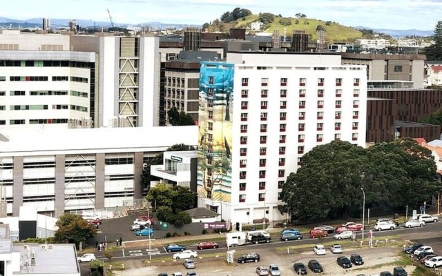 Sunny, Spacious And Magnificent Sea Views!