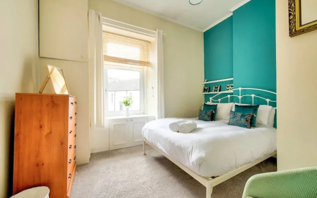 Light 2-bed West End Apt Overlooking Kelvingrove Museum