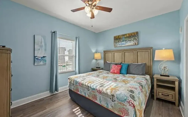 Laketown Wharf 402