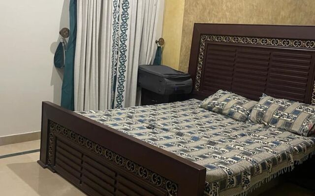 Warraich Villa gt Raod Gujrat Entire