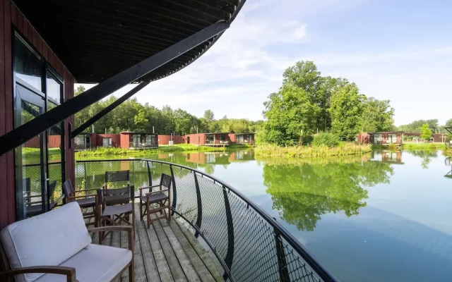 Bungalow With Pool Access