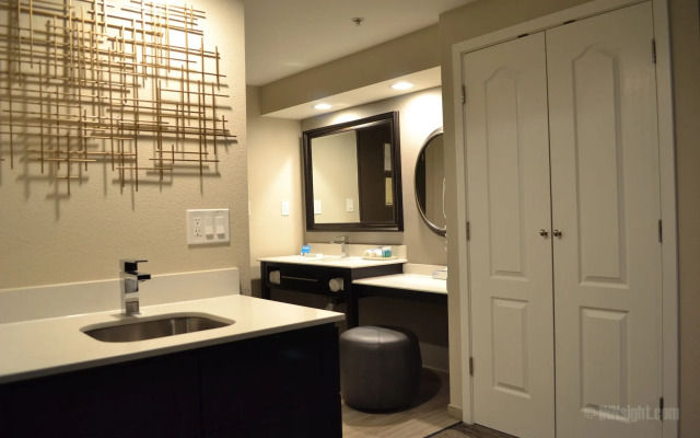 Yosemite Southgate Hotel & Suites