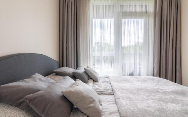 Sea Whisper Apartment, By Cohost