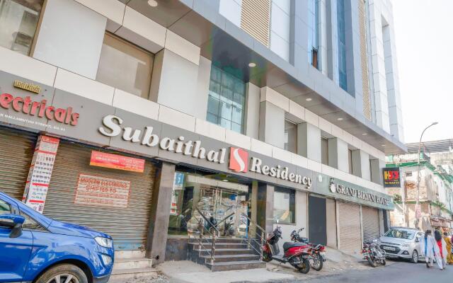 OYO Collection O 79286 The 33 Hotel