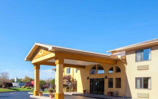 Super 8 By Wyndham Liverpool/Clay/Syracuse Area