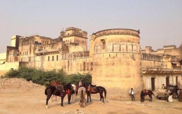 Narayan Niwas Castle