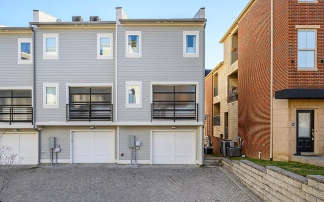 New Listing Ultra Posh West End Townhome 4 Bedroom Townhouse