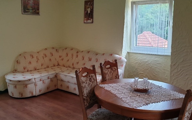 House Roza