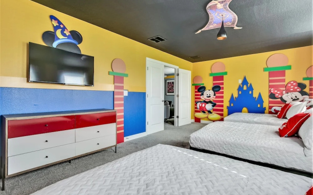 Stunning Villa w/ No Rear Neighbors! Near Disney