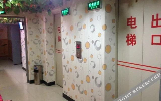 V8 Apartment Hotel