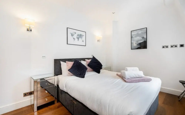 Stylish 2BR 2BA by the Heart of Soho
