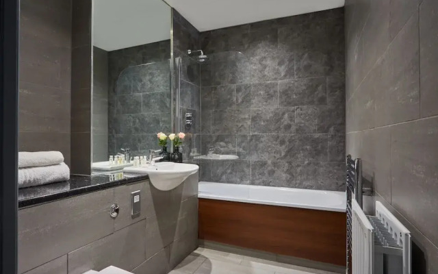Reading Central Serviced Apartment by Viridian Apartments