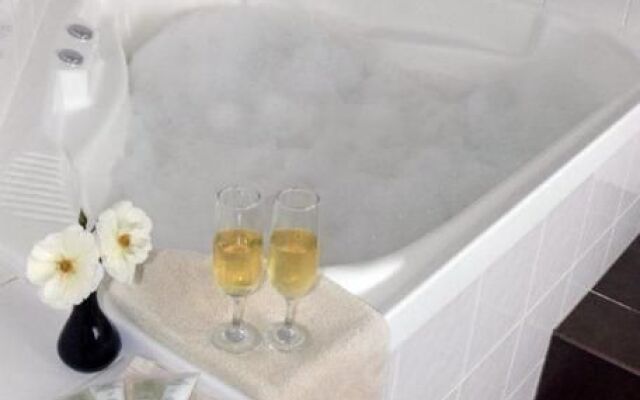 Amooran Serviced Apartments Motel