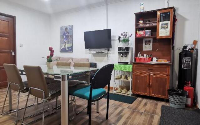 90372 Greybirds Hostel