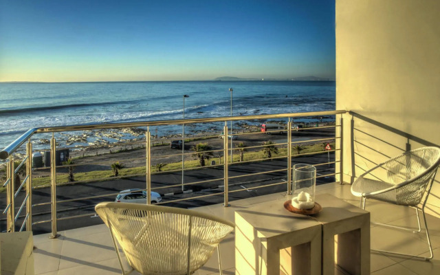 Uninterrupted Ocean Views in Mouille Point Atlantic Vistas
