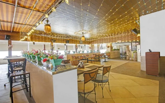 Treebo Premium Arista