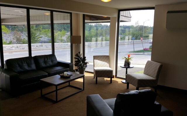 River Rapids Inn
