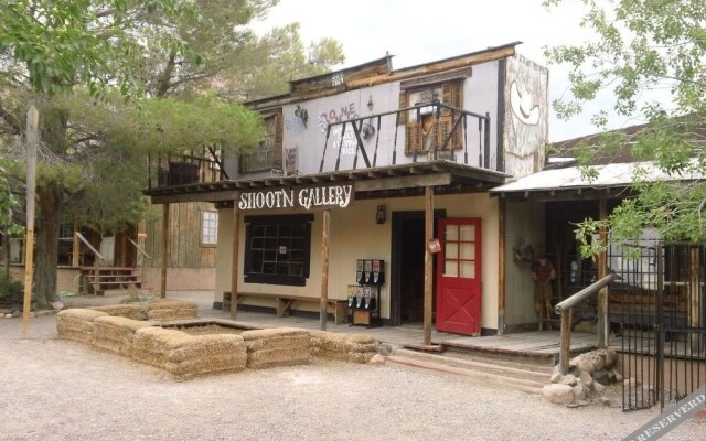 Bonnie Springs Ranch Motel