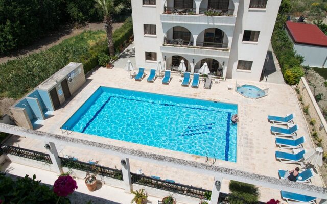 Stephanos Hotel Apts