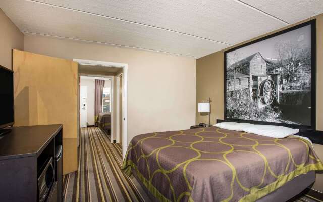 Super 8 by Wyndham Sevierville Riverside