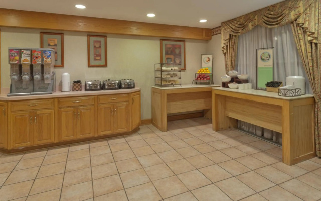 Country Inn & Suites by Radisson, Holland, MI