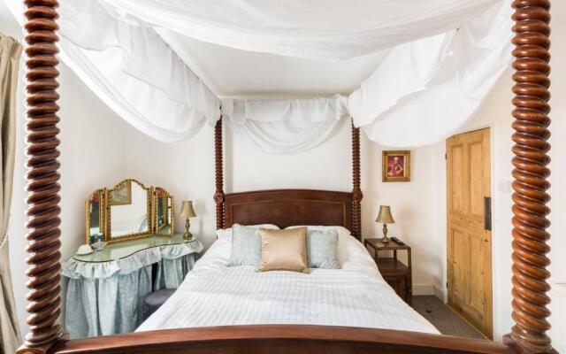Shakespeare House, Free Parking, Town Centre Location