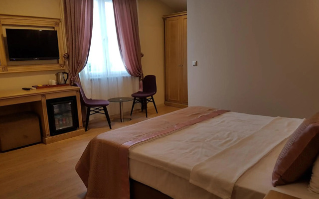 Apple Tree Hotel