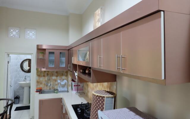 Simply Homy Guest House UTY Kronggahan