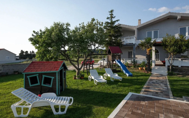 House Rose With Garden and Pool