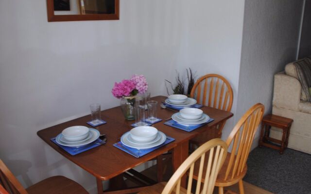 Crossways & Sea View Self Catering Holiday Cottages & Apartments